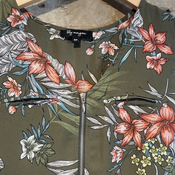 Floral Sleeveless Top - Green - Picture 3 of 5